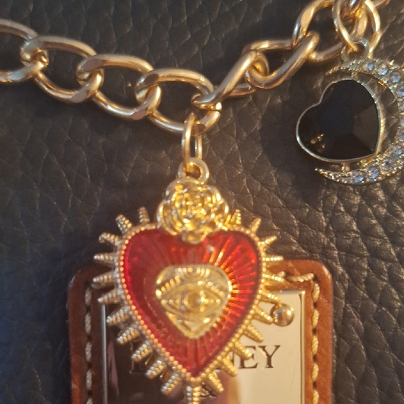 Elegant Heart Bag Charm - Picture 3 of 6